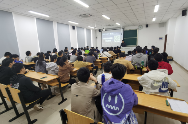 尊龙凯时 科技集团在南京理工大学网络空间安全学院举办职业生涯规划讲座