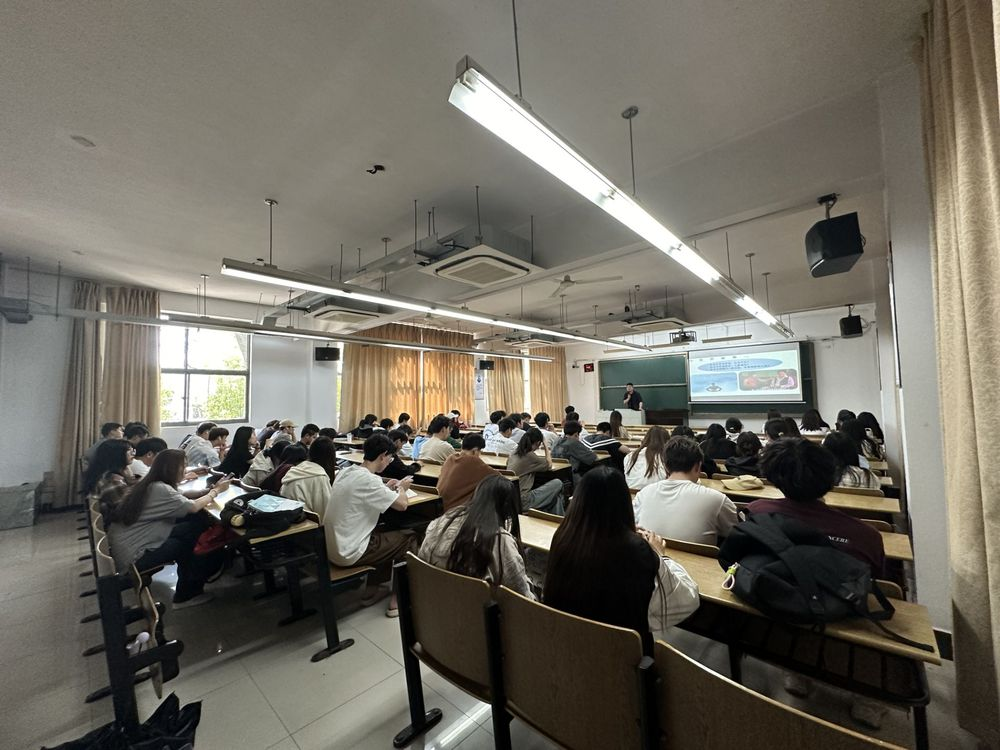 尊龙凯时 科技集团在南京邮电大学通达学院举办讲座
